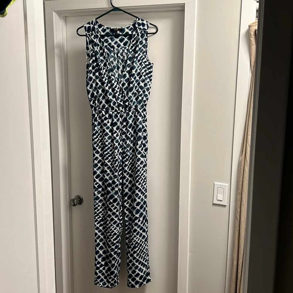 ✨3 for 20✨ BCBG Navy Patterned Jumpsuit